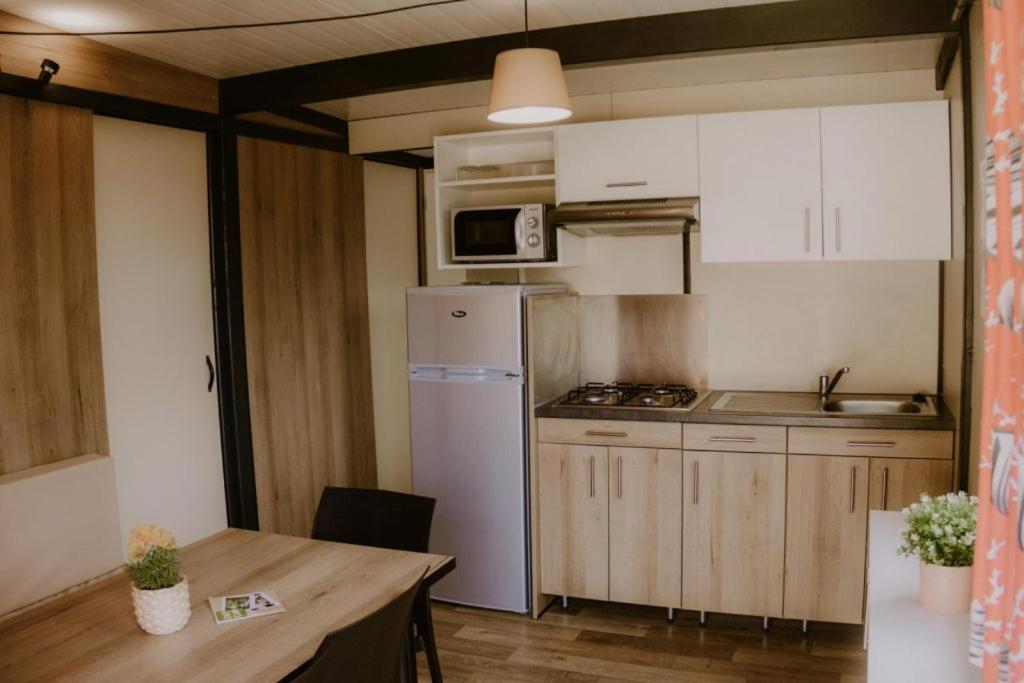 Onlycamp Le Pont Romain Yvré-lʼÉvêque Eksteriør billede